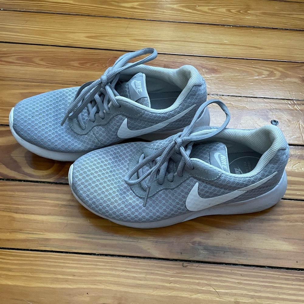 Nike Grey Tanjun Sneakers Size 6.5 !
